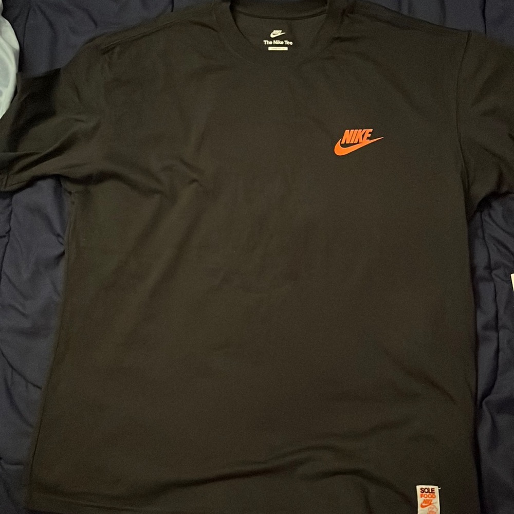 Nike Men's Sportswear Sole Food T-Shirt size L